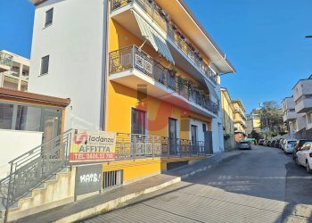Foto 1 - Commercial Premises Via Tiengo, Benevento - photo 1