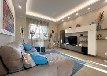 Soggiorno - Quadrilocale Via San Giacomo Dei Capri
 
21, Napoli - foto 1