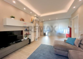 Soggiorno - Quadrilocale Via San Giacomo Dei Capri
 
21, Napoli - foto 3