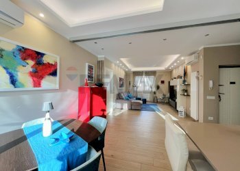 Sala da pranzo - Quadrilocale Via San Giacomo Dei Capri
 
21, Napoli - foto 7