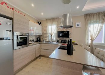 Cucina - Quadrilocale Via San Giacomo Dei Capri
 
21, Napoli - foto 11