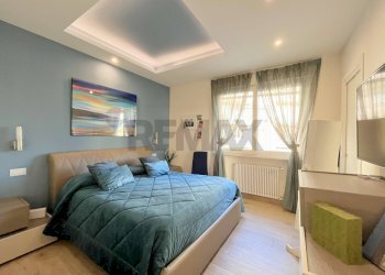 Camera / camera da letto - Quadrilocale Via San Giacomo Dei Capri
 
21, Napoli - foto 14