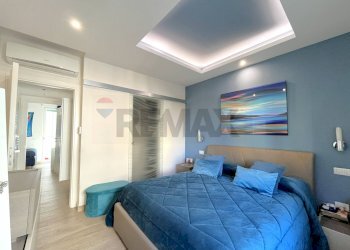 Camera / camera da letto - Quadrilocale Via San Giacomo Dei Capri
 
21, Napoli - foto 15