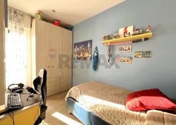 Camera / camera da letto - Quadrilocale Via San Giacomo Dei Capri
 
21, Napoli - foto 18