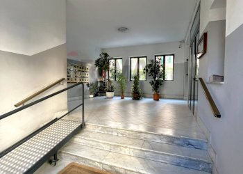 Ricezione / Lobby - Quadrilocale Via San Giacomo Dei Capri
 
21, Napoli - foto 30