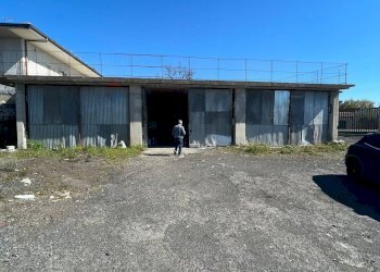 Edificio all\'aperto - Commercial Premises Via Papa Giovanni Paolo II
snc, Belpasso - photo 2