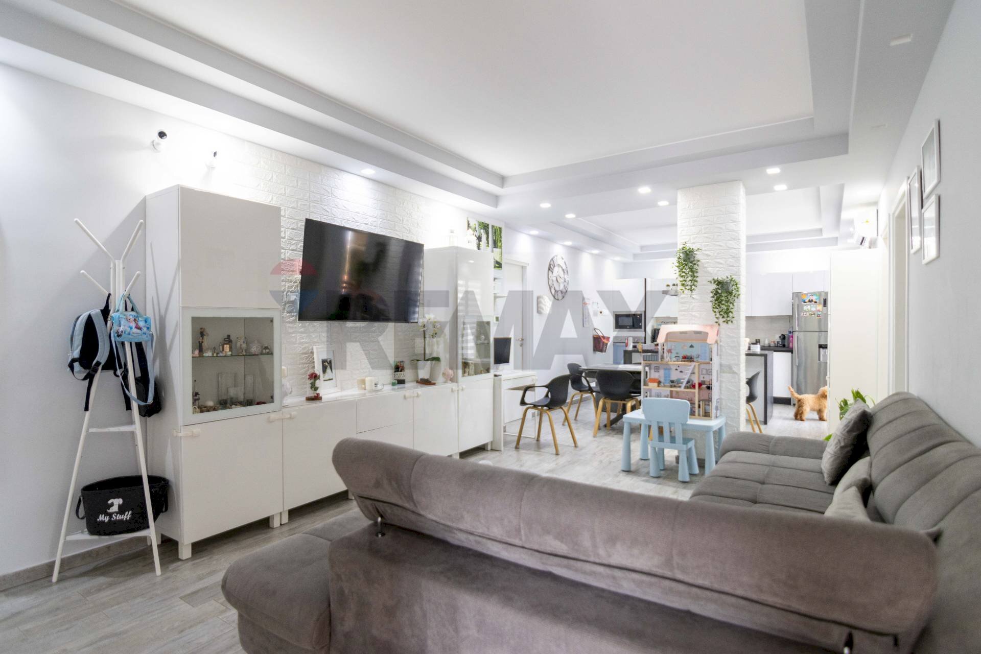 Soggiorno - Four-room apartment Via Cannata
 
39, San Pietro Clarenza - photo 1