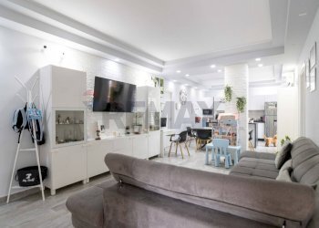 Soggiorno - Four-room apartment Via Cannata
 
39, San Pietro Clarenza - photo 1