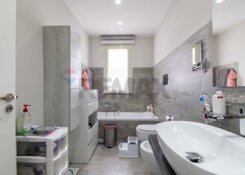 Bagno - Four-room apartment Via Cannata
 
39, San Pietro Clarenza - photo 17