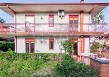 Casa all\'aperto - Semi-detached house via Annibale Riccò
 
13/15, Nicolosi - photo 2