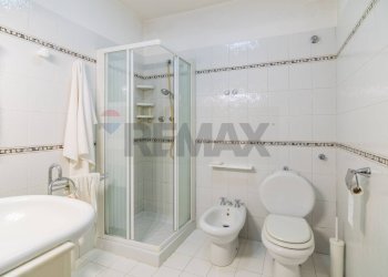 Bagno - Semi-detached house via Annibale Riccò
 
13/15, Nicolosi - photo 11