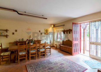 Sala da pranzo - Semi-detached house via Annibale Riccò
 
13/15, Nicolosi - photo 24