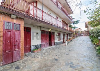 Edificio all\'aperto - Semi-detached house via Annibale Riccò
 
13/15, Nicolosi - photo 29