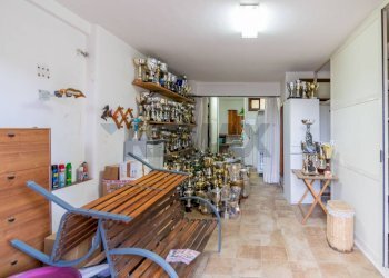 Sala da pranzo - Semi-detached house via Annibale Riccò
 
13/15, Nicolosi - photo 30