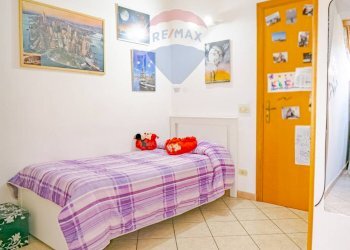 Camera / camera da letto - Appartamento Via Santi Elena e Costantino
 
89, Aci Catena - foto 8