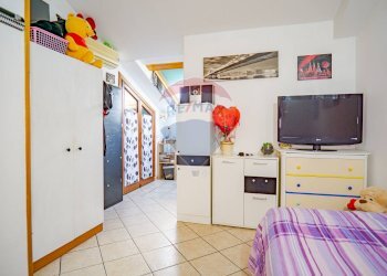 Camera / camera da letto - Appartamento Via Santi Elena e Costantino
 
89, Aci Catena - foto 10