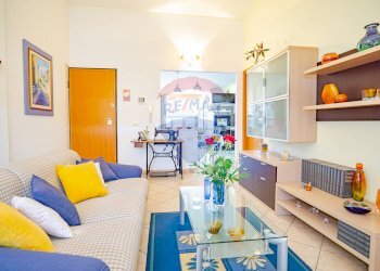 Soggiorno - Appartamento Via Santi Elena e Costantino
 
89, Aci Catena - foto 18