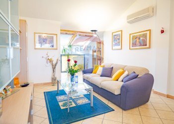 Soggiorno - Appartamento Via Santi Elena e Costantino
 
89, Aci Catena - foto 21