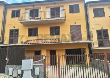 Edificio all\'aperto - Villa a Schiera Via Santa Maria delle Fosse
9, Mascalucia - foto 1