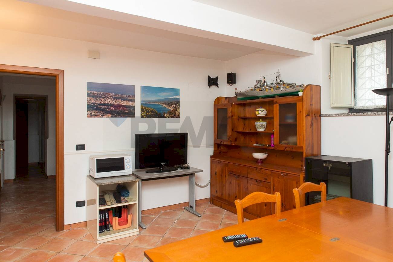 Sala da pranzo - Appartamento Piazza VI Novembre
 
44, Mascali - foto 3