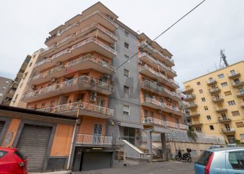 Edificio all\'aperto - Apartment Via Mineo
 
11, Catania - photo 2