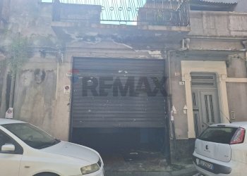 Edificio all\'aperto - Locale Commerciale Via Coniglio
 
70, Paterno - foto 1