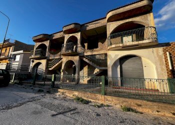 Edificio all\'aperto - Laboratory Via Po
 
40, Melilli - photo 5