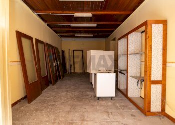 Hall / corridoio - Locale Commerciale Via Conte Alaimo
 
94, Lentini - foto 1