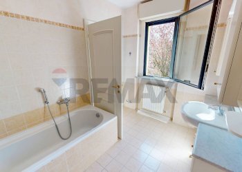 Bagno - Three-room apartment Via Trieste
 
7, Cassina de' Pecchi - photo 17