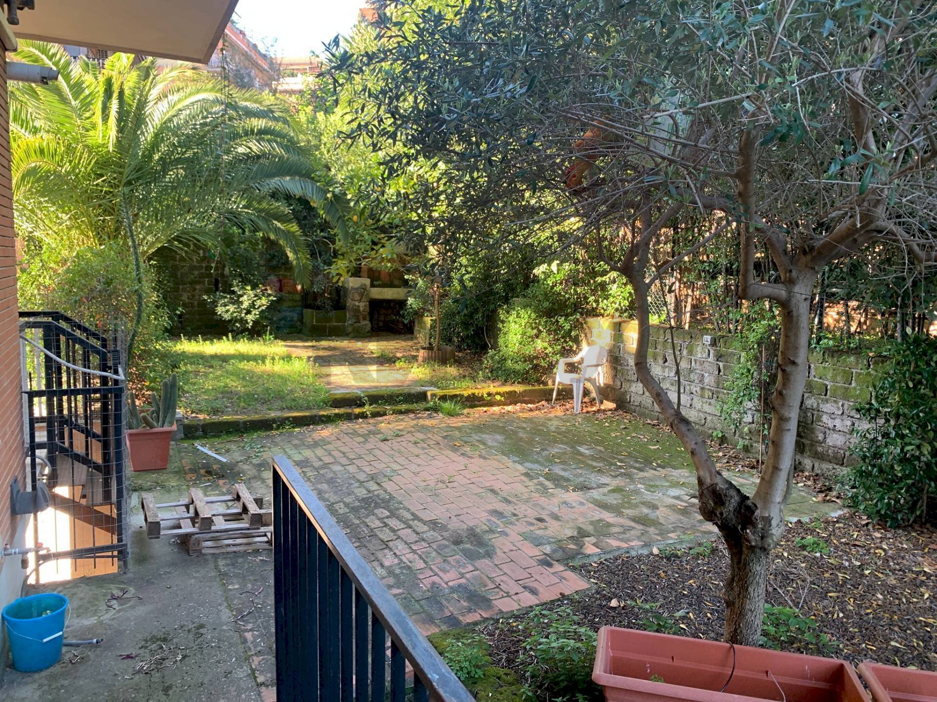 Giardino - Bilocale Via Suvereto
 
337, Roma - foto 1