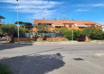 Edificio all\'aperto - Casa semi indipendente Via Tirelli
1, Anzio - foto 2