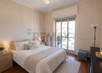 Camera / camera da letto - Three-room apartment Via Trinita'
 
3, Torino - photo 17