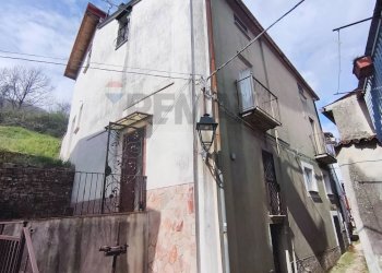 Casa all\'aperto - Casa indipendente ioggi - via della repubblica
 
10, Santa Caterina Albanese - foto 1
