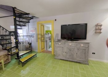 Soggiorno - Casa indipendente ioggi - via della repubblica
 
10, Santa Caterina Albanese - foto 27