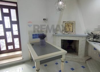 Soggiorno - Casa indipendente ioggi - via della repubblica
 
10, Santa Caterina Albanese - foto 33