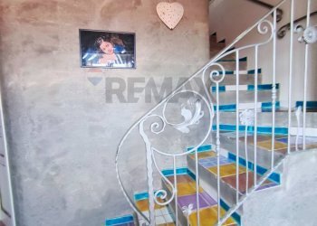 Scale - Casa indipendente ioggi - via della repubblica
 
10, Santa Caterina Albanese - foto 92