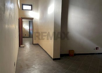 Hall / corridoio - Locale Commerciale Via:Luigi Capuana, Camporotondo Etneo - foto 22