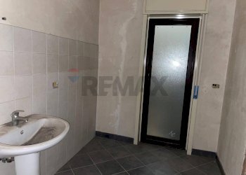 Bagno - Locale Commerciale Via:Luigi Capuana, Camporotondo Etneo - foto 24