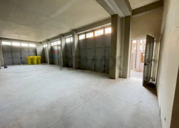 Parcheggio - Locale Commerciale Via:Luigi Capuana, Camporotondo Etneo - foto 45