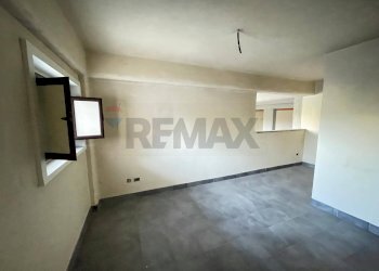 Stanza vuota - Locale Commerciale Via:Luigi Capuana, Camporotondo Etneo - foto 47