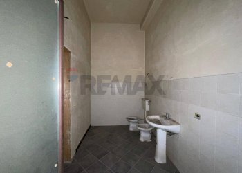 Bagno - Locale Commerciale Via:Luigi Capuana, Camporotondo Etneo - foto 60