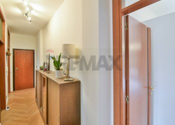 Hall / corridoio - Three-room apartment solferino
 
22, Seregno - photo 23