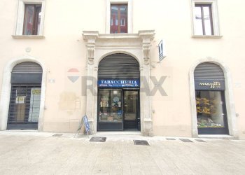 Edificio all\'aperto - Commercial Activity Corso Federico II, L'Aquila - photo 1