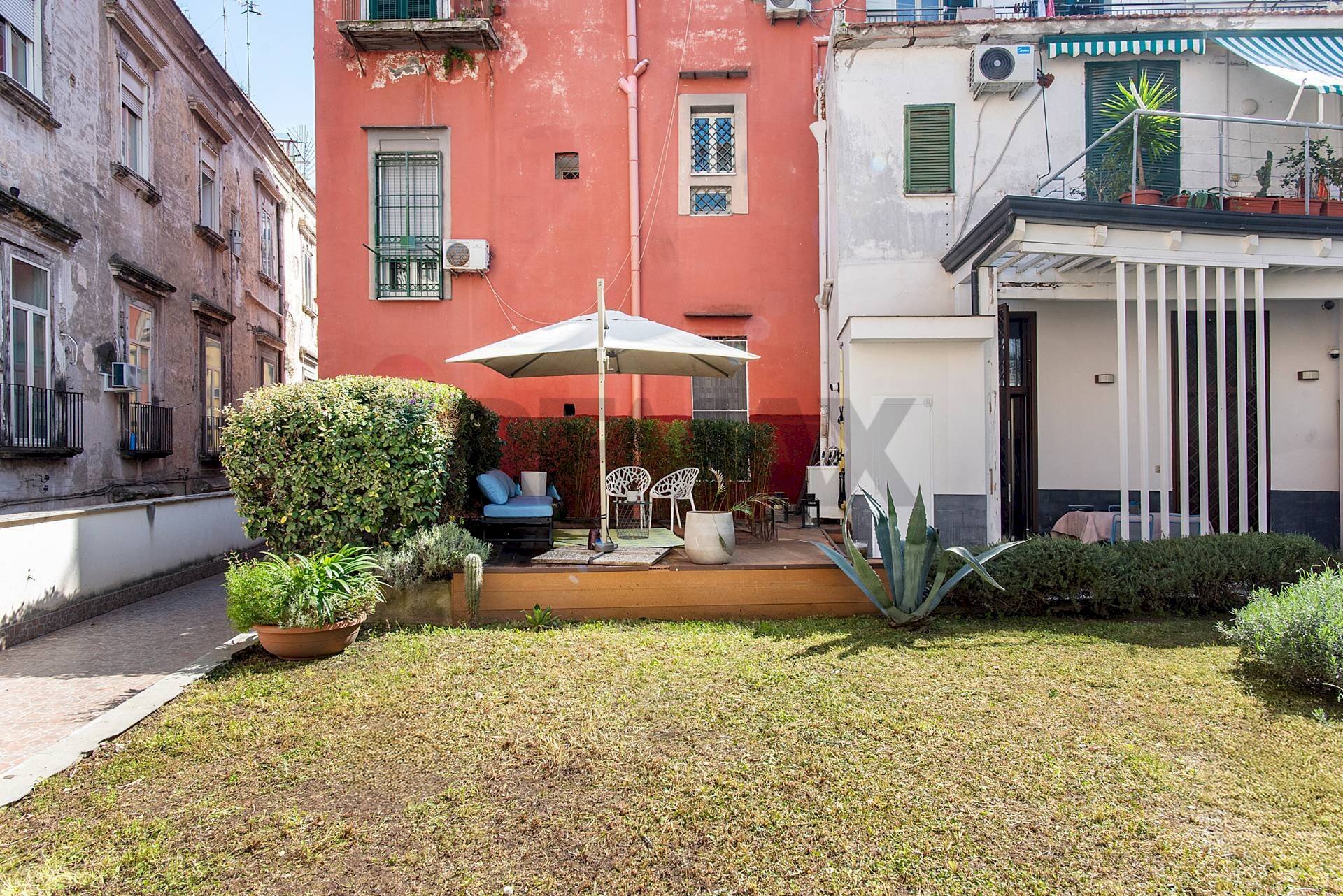 Edificio all\'aperto - Trilocale Via Salvator Rosa
 
264, Napoli - foto 3