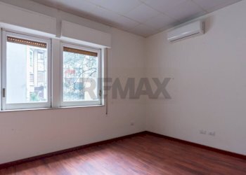 Stanza vuota - Quadrilocale Via Michelangelo Schipa
 
118, Napoli - foto 17