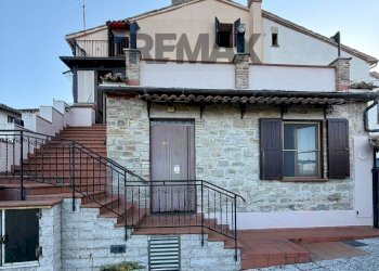 Casa all\'aperto - Casa indipendente Villa Pozzo
 
74, Cingoli - foto 2