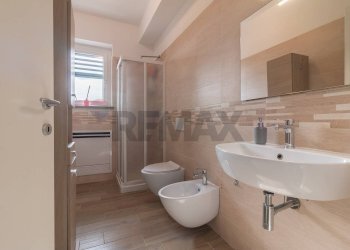 Bagno - Semi-detached house str.Del Corbezzolo
7, Montalto di Castro - photo 23