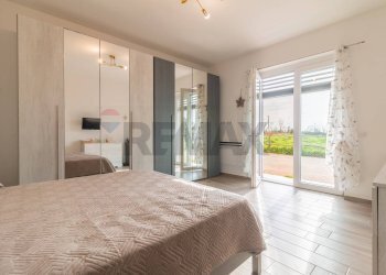 Camera / camera da letto - Semi-detached house str.Del Corbezzolo
7, Montalto di Castro - photo 27