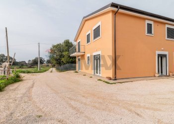 Casa all\'aperto - Semi-detached house str.Del Corbezzolo
7, Montalto di Castro - photo 31