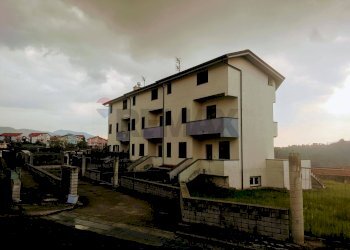 Edificio all\'aperto - Villa a Schiera Sessa Aurunca - foto 1